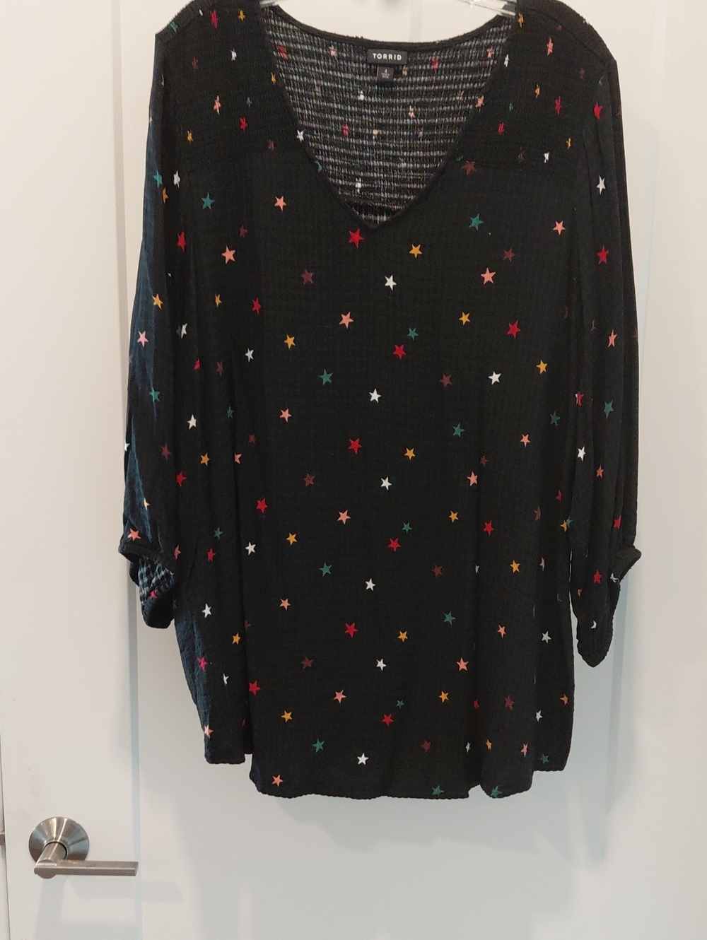Torrid Black Star-Print V-Neck Tunic. SIZE 4. EUC